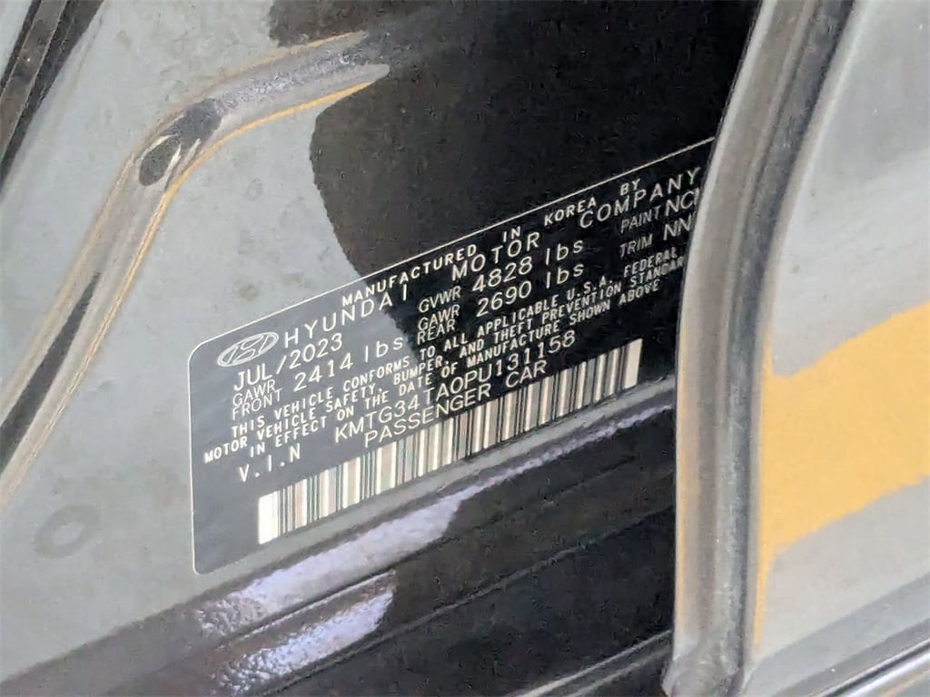 Thumbnail: 2023 Genesis G70 - 33