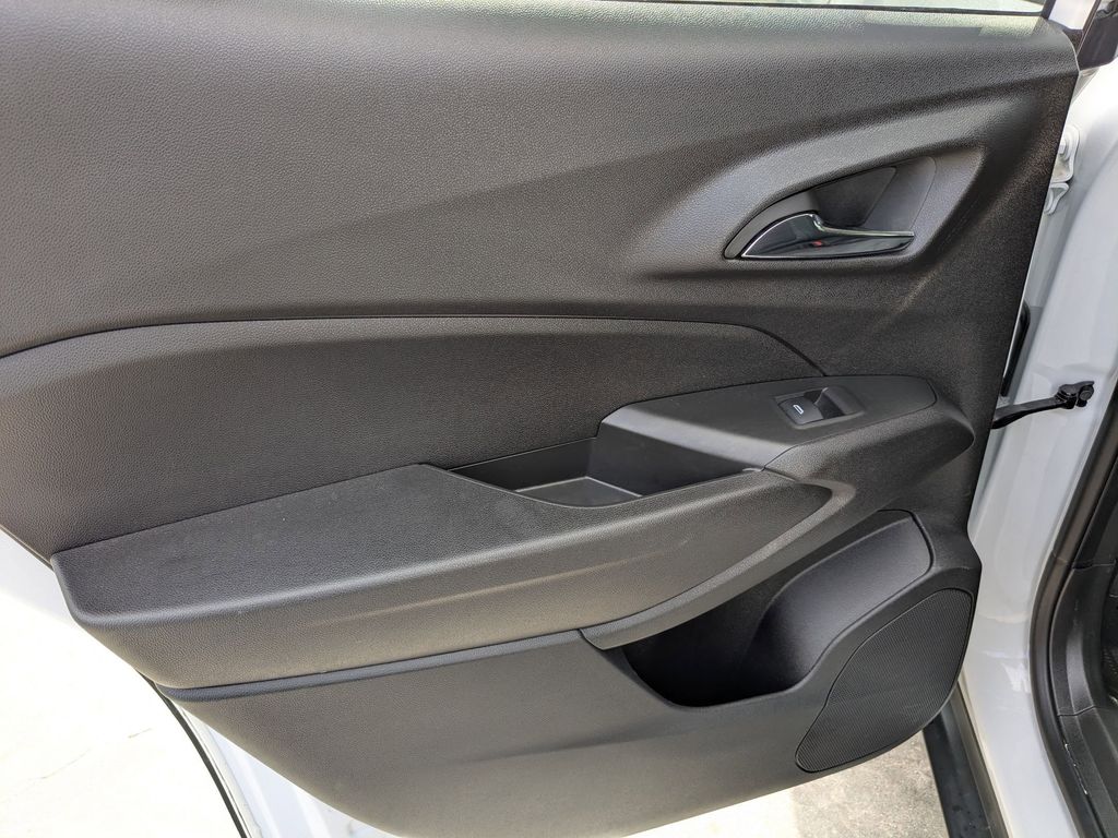 Thumbnail: 2025 Chevrolet Trax - 24