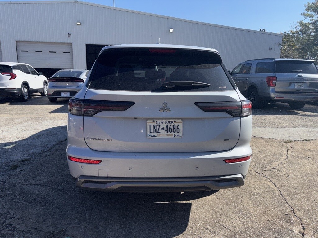 Thumbnail: 2025 Mitsubishi Outlander - 5