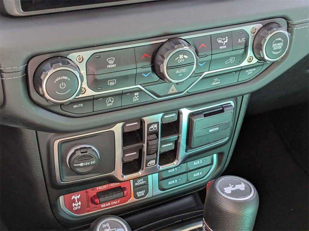 Thumbnail: 2025 Jeep Wrangler - 22