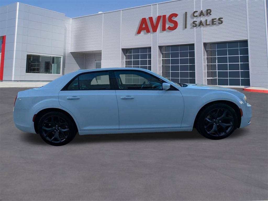 Thumbnail: 2023 Chrysler 300 - 5