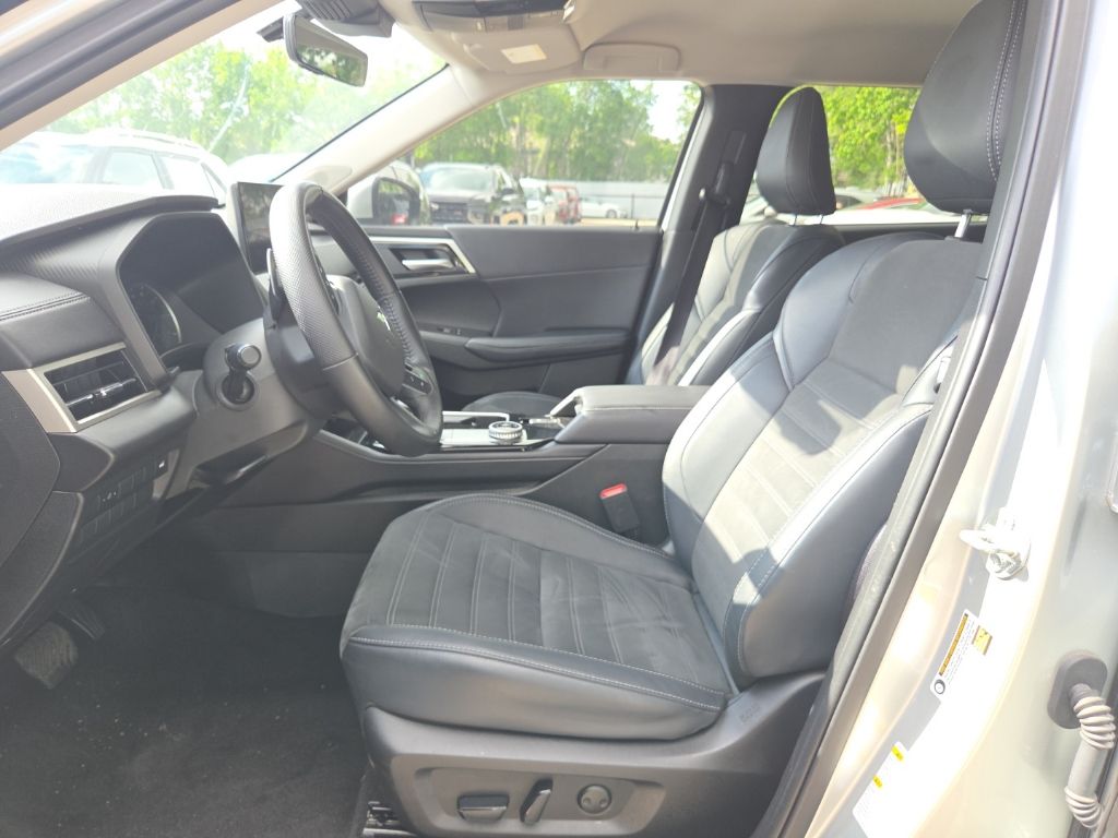 Thumbnail: 2025 Mitsubishi Outlander - 3