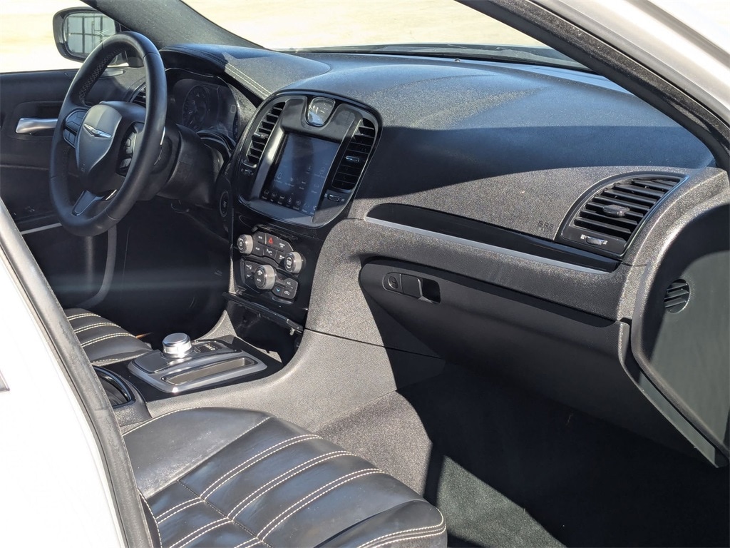 Thumbnail: 2023 Chrysler 300 - 35