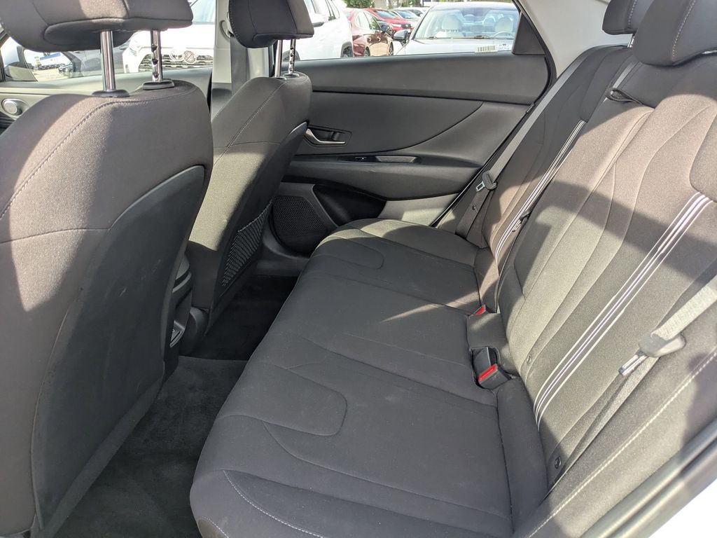 Thumbnail: 2025 Hyundai Elantra - 25