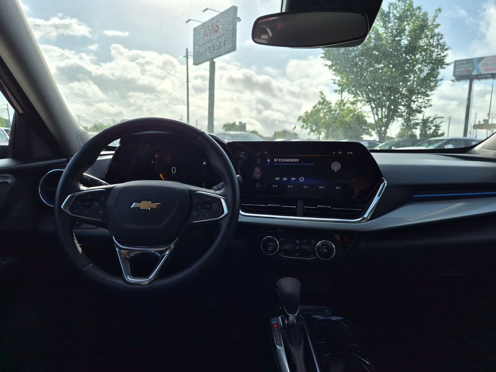 Thumbnail: 2025 Chevrolet Trax - 25