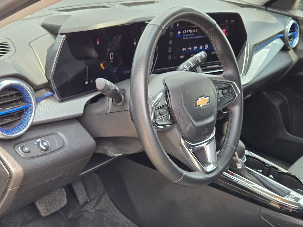 Thumbnail: 2025 Chevrolet Trax - 11