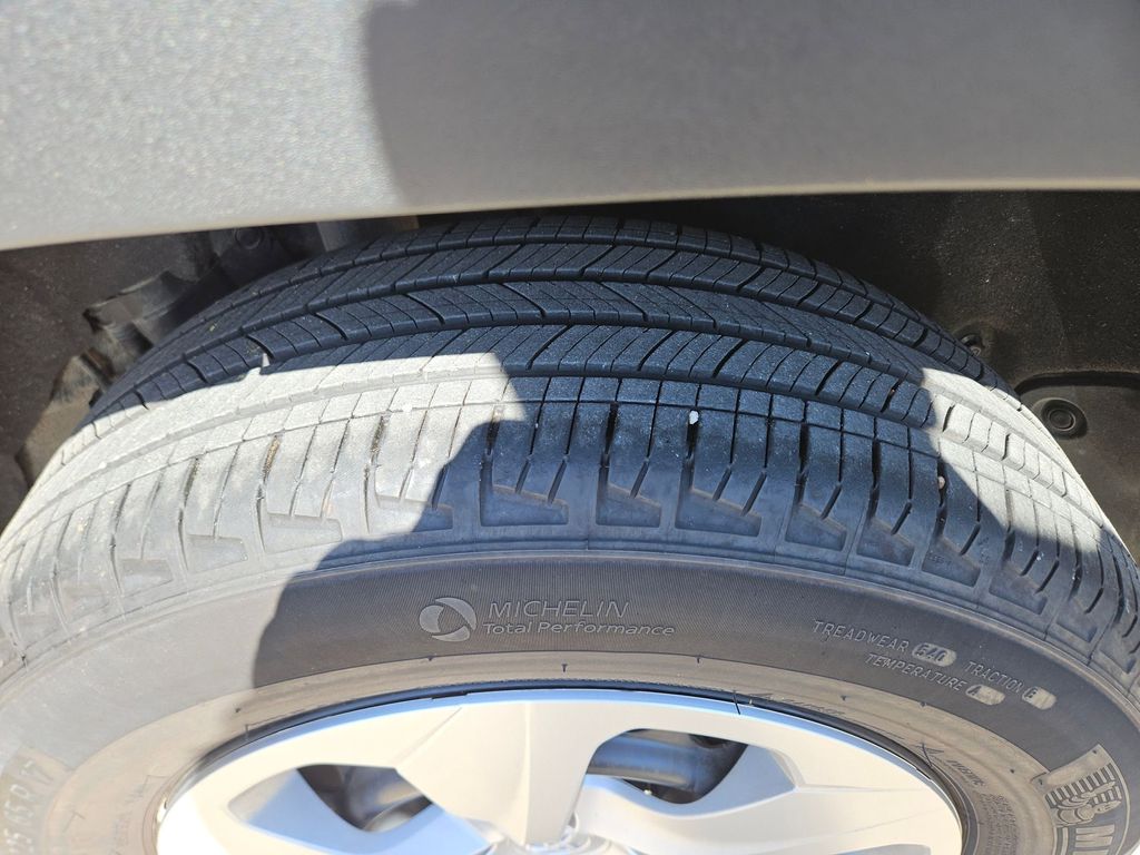 Thumbnail: 2025 Toyota RAV4 - 26