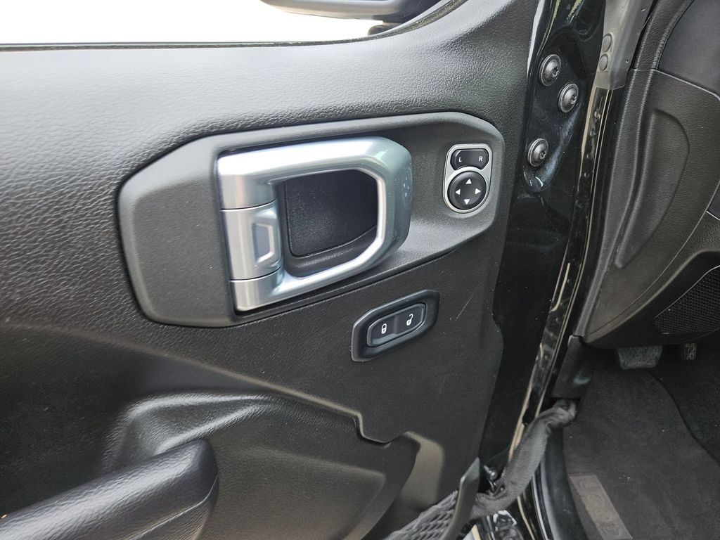 Thumbnail: 2025 Jeep Wrangler - 15