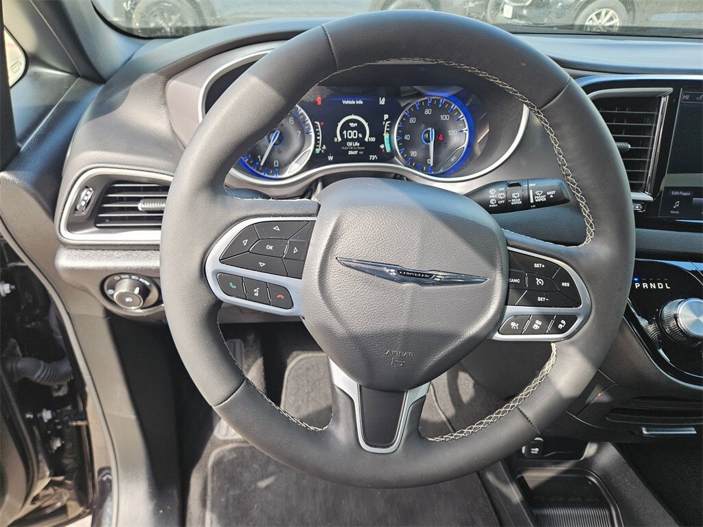 Thumbnail: 2025 Chrysler Pacifica - 15