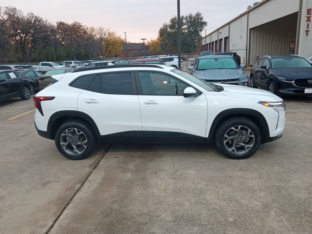 Thumbnail: 2025 Chevrolet Trax - 7