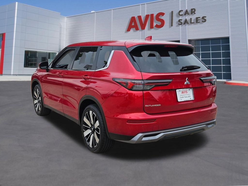 Thumbnail: 2025 Mitsubishi Outlander - 3