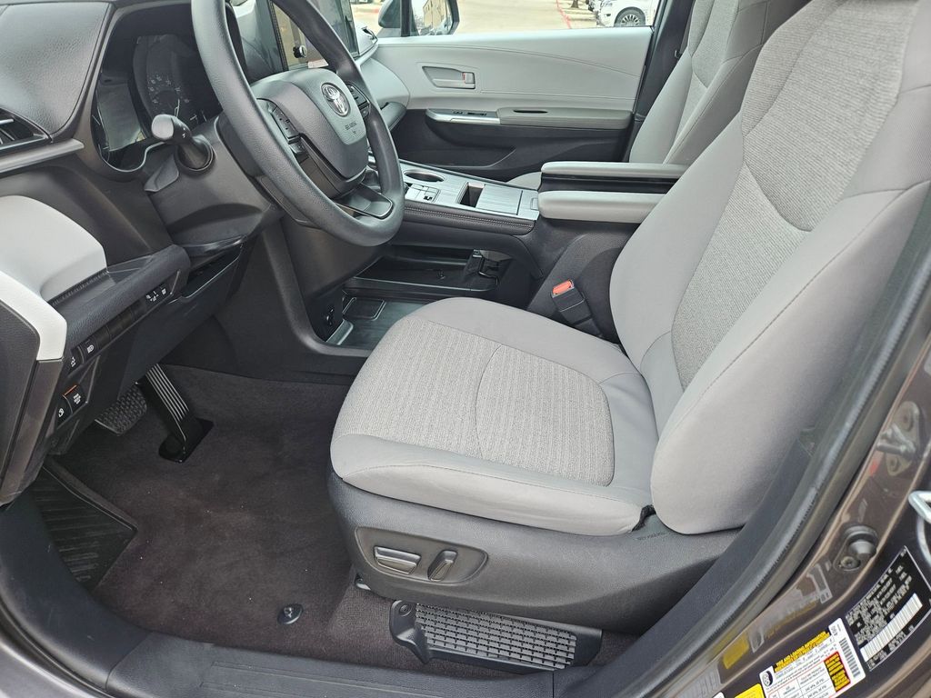 Thumbnail: 2025 Toyota Sienna - 11