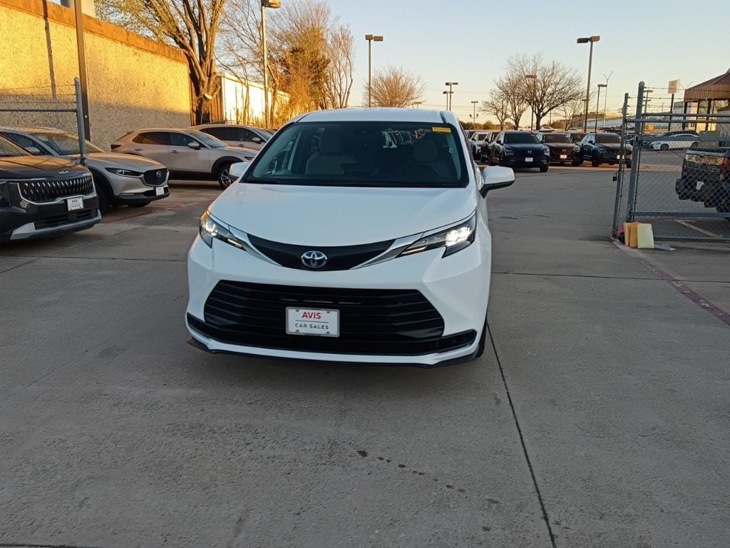 Thumbnail: 2025 Toyota Sienna - 5