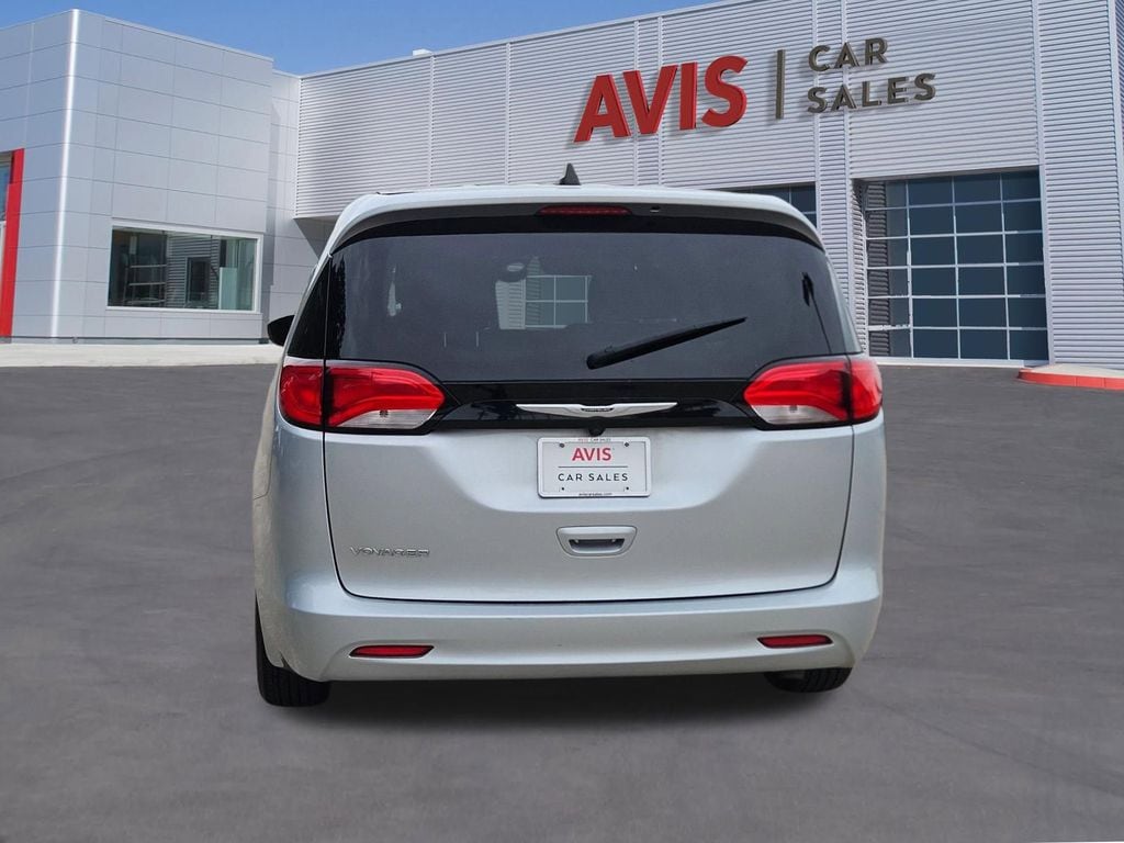 Thumbnail: 2023 Chrysler Voyager - 5