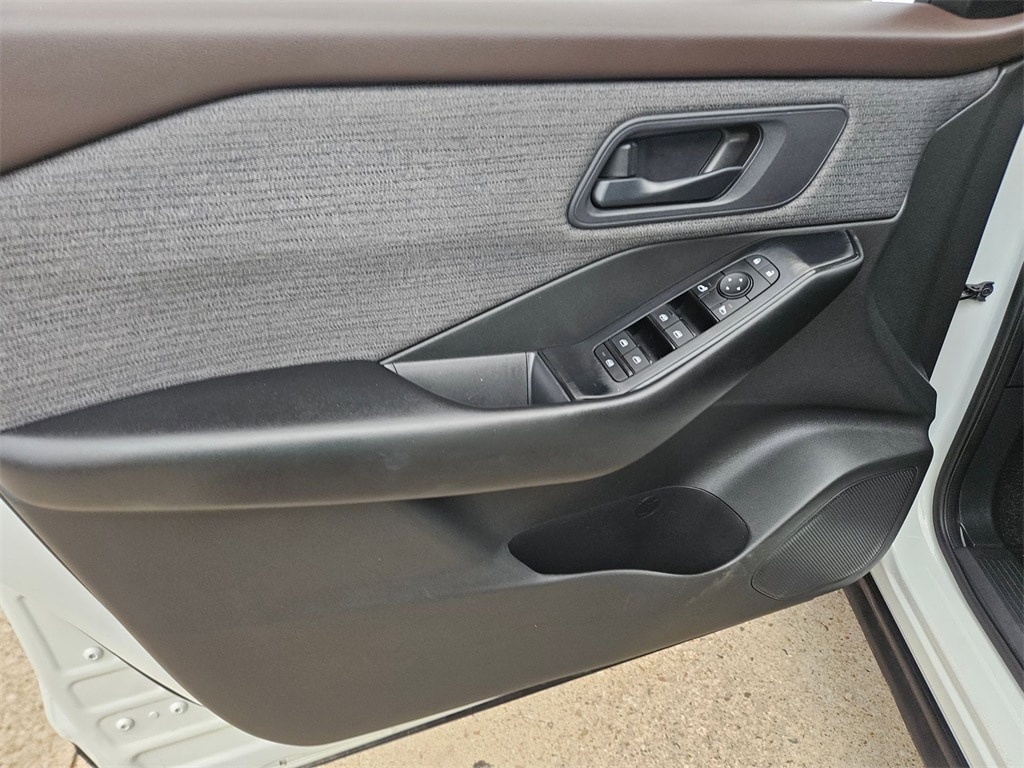 Thumbnail: 2023 Nissan Rogue - 13