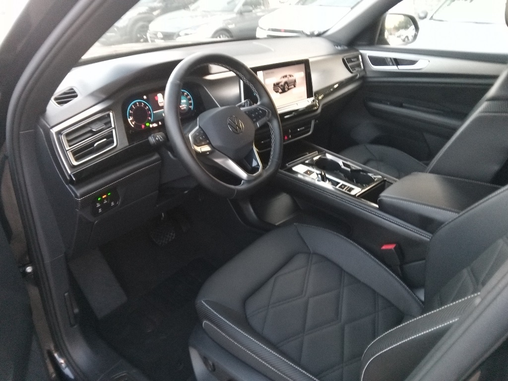 Certified 2025 Volkswagen Atlas Cross Sport 2.0T SE w/Technology SUV