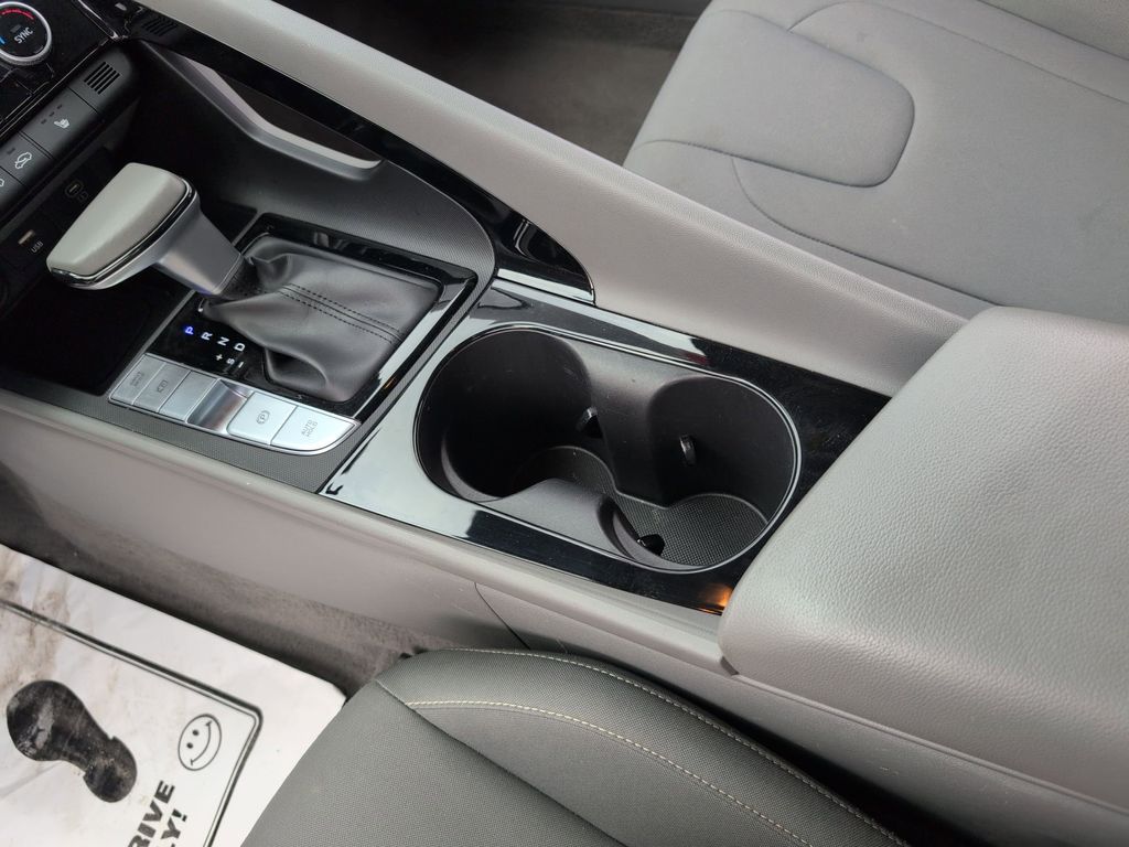 Thumbnail: 2025 Hyundai Elantra - 23
