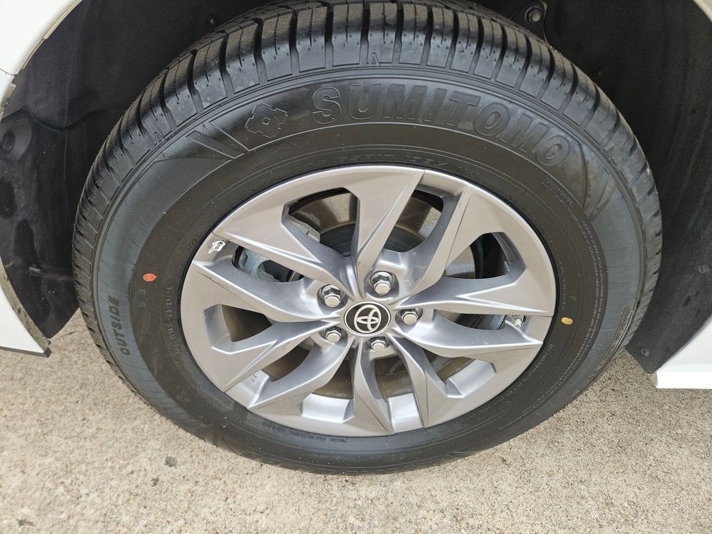 Thumbnail: 2025 Toyota Sienna - 25