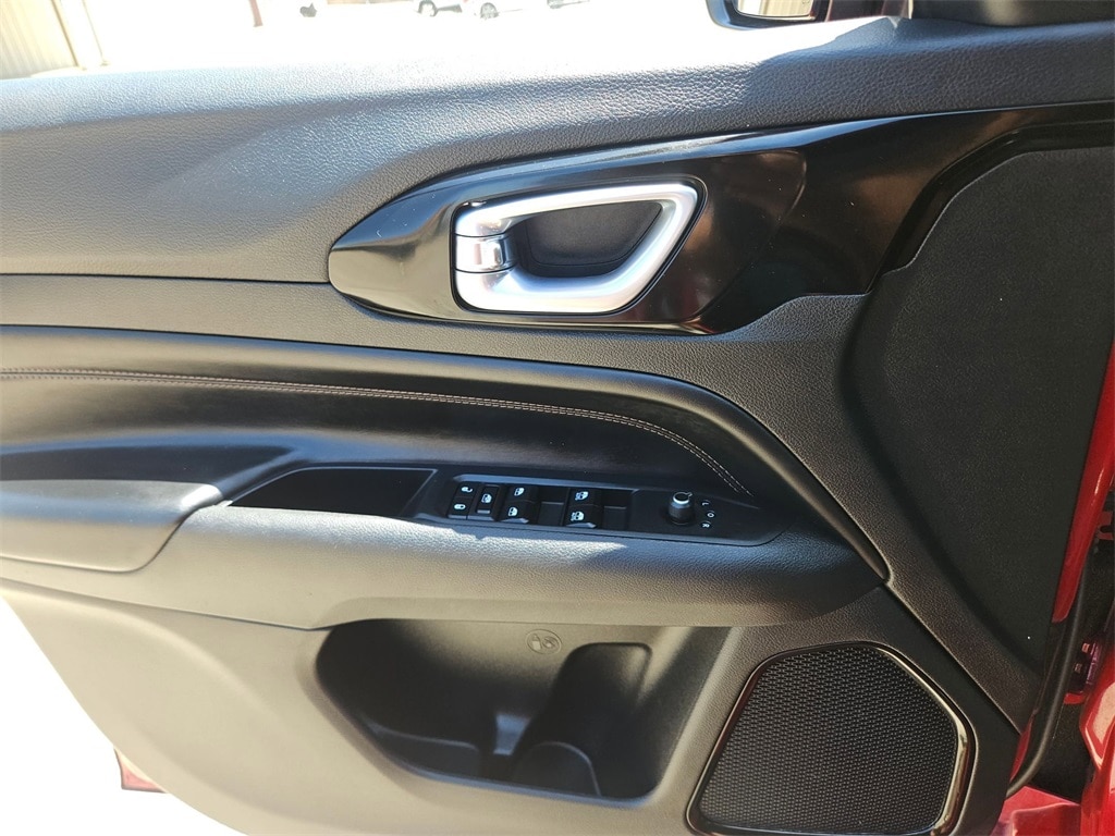 Thumbnail: 2023 Jeep Compass - 21