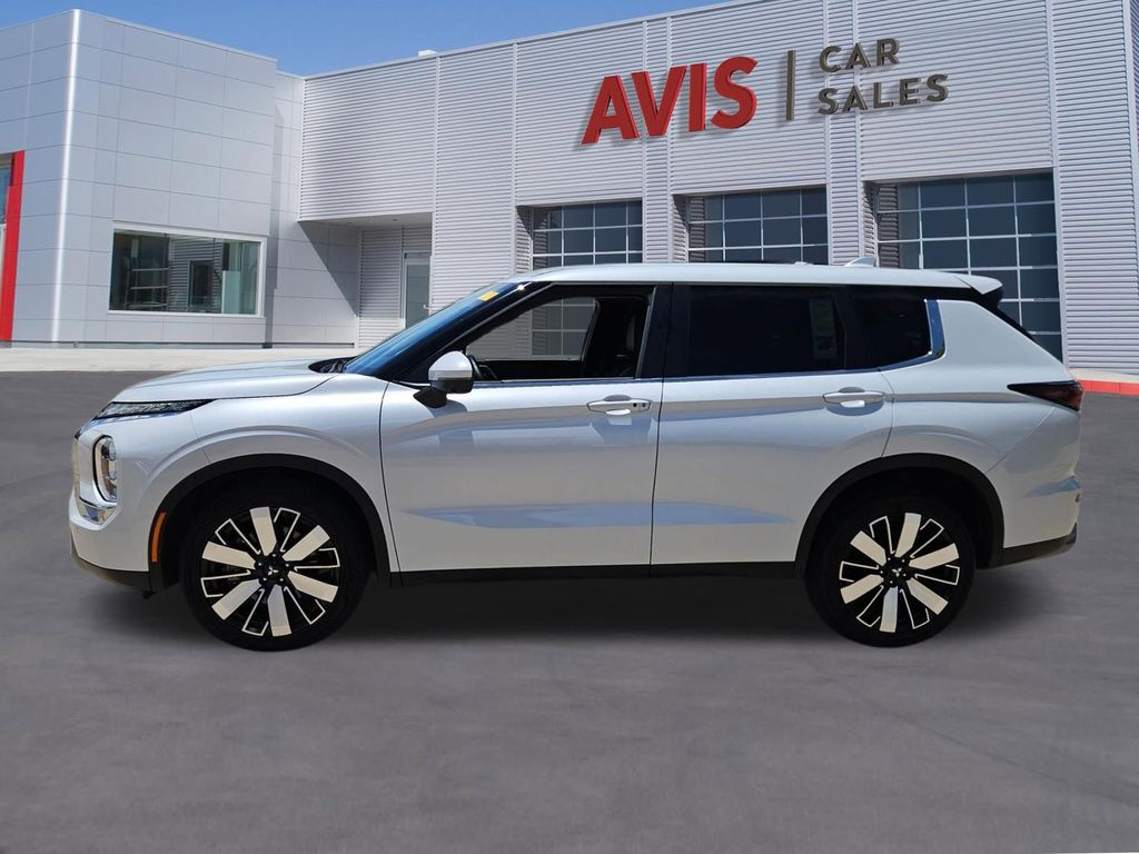 Thumbnail: 2025 Mitsubishi Outlander - 2