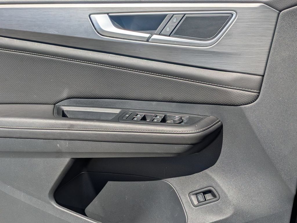 2025 Volkswagen Atlas Cross Sport SE w/Tech - Photo 10