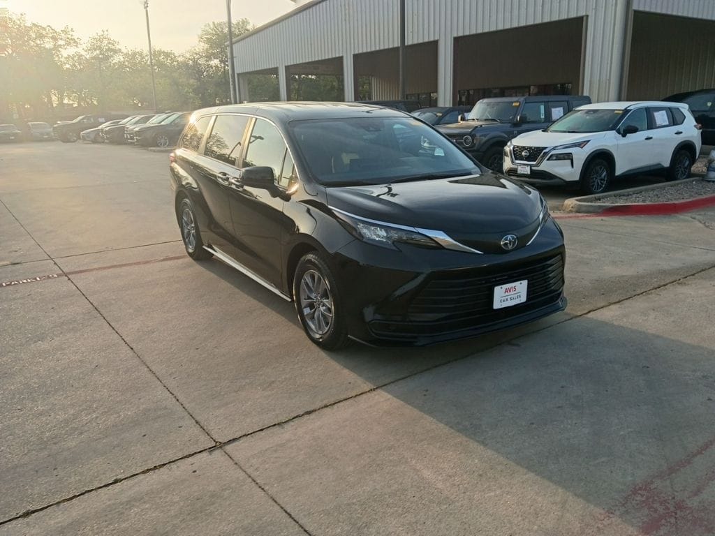 Thumbnail: 2025 Toyota Sienna - 6