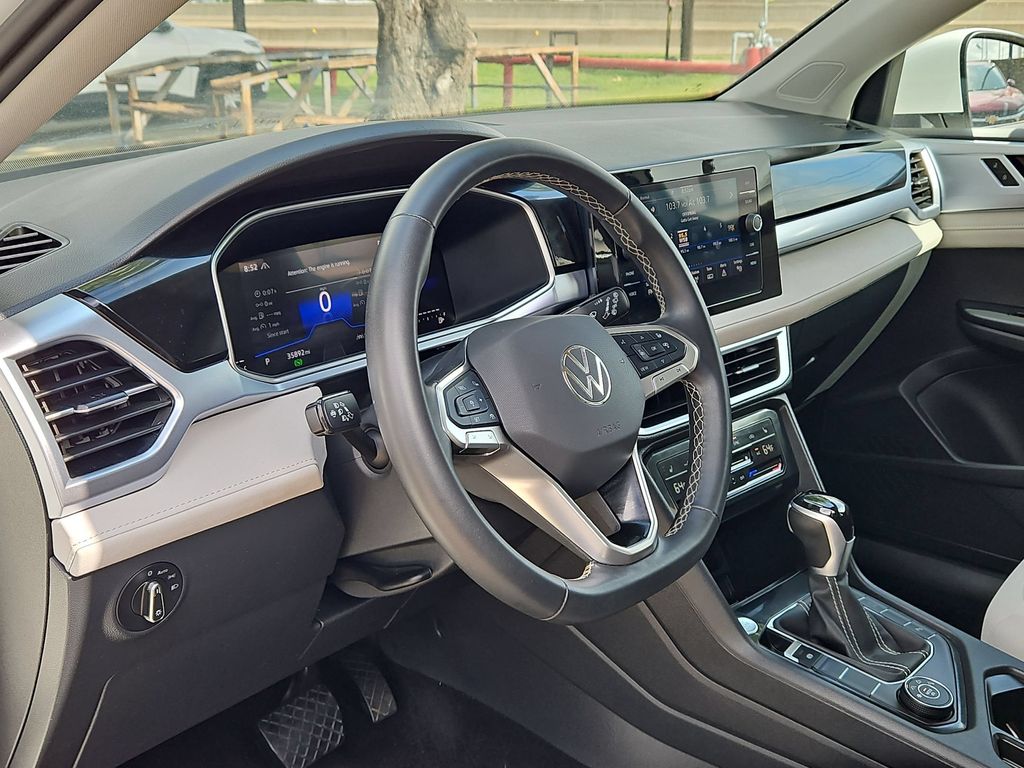 Thumbnail: 2025 Volkswagen Taos - 15