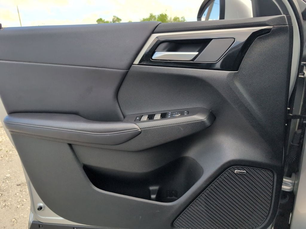 Thumbnail: 2025 Mitsubishi Outlander - 11