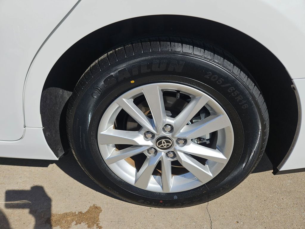 Thumbnail: 2025 Toyota Camry - 25