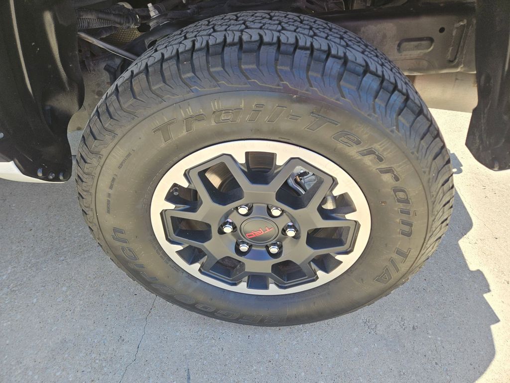 Thumbnail: 2025 Toyota Tacoma - 25