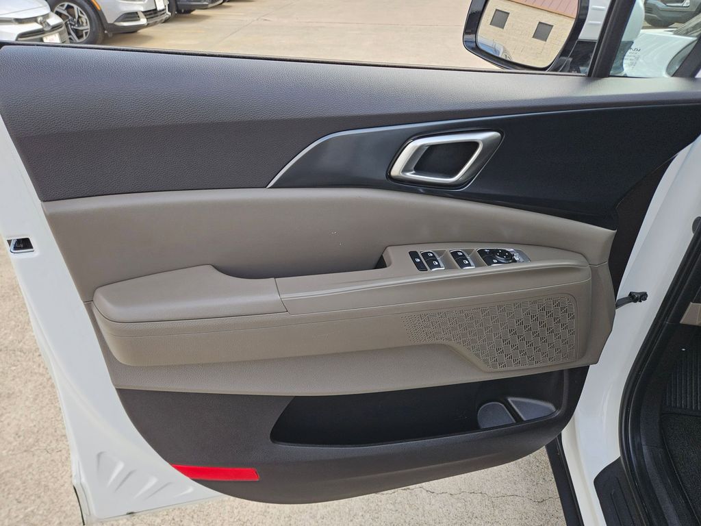 Thumbnail: 2025 Kia Carnival - 14