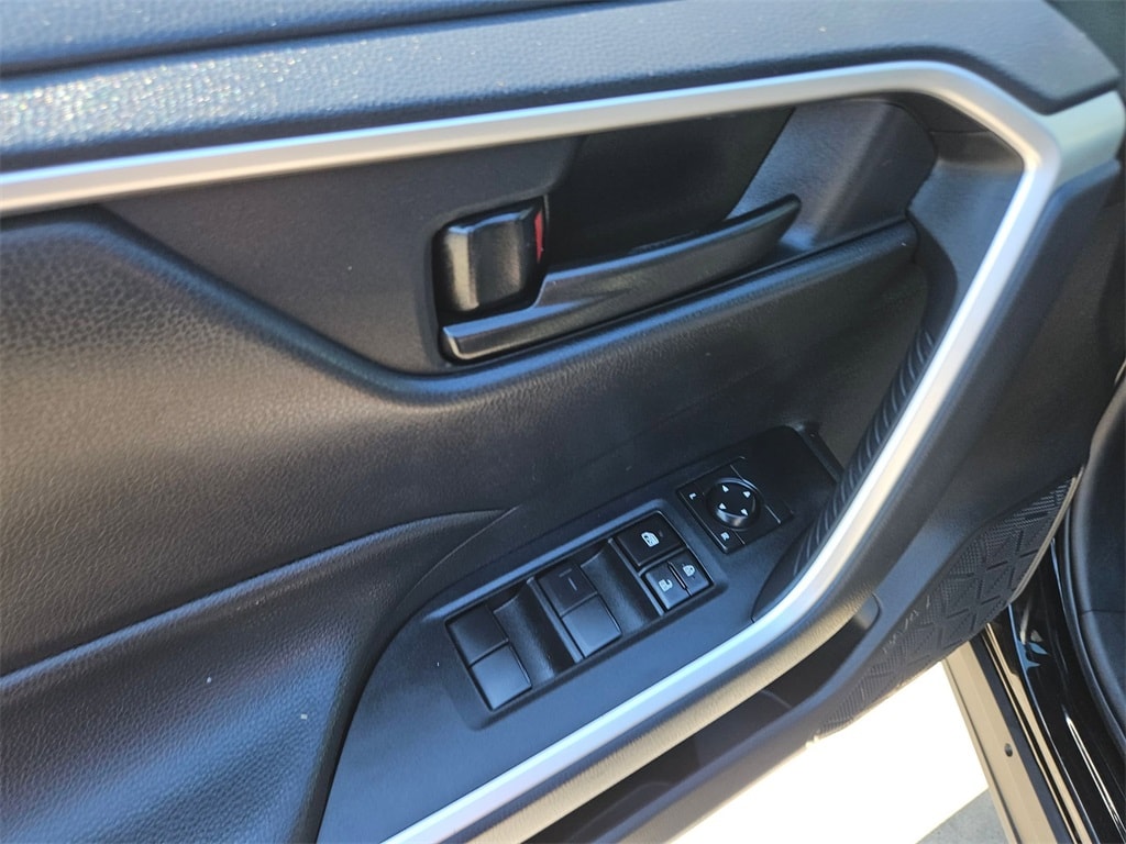 Thumbnail: 2025 Toyota RAV4 - 13