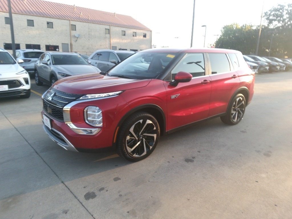 Thumbnail: 2023 Mitsubishi Outlander - 1