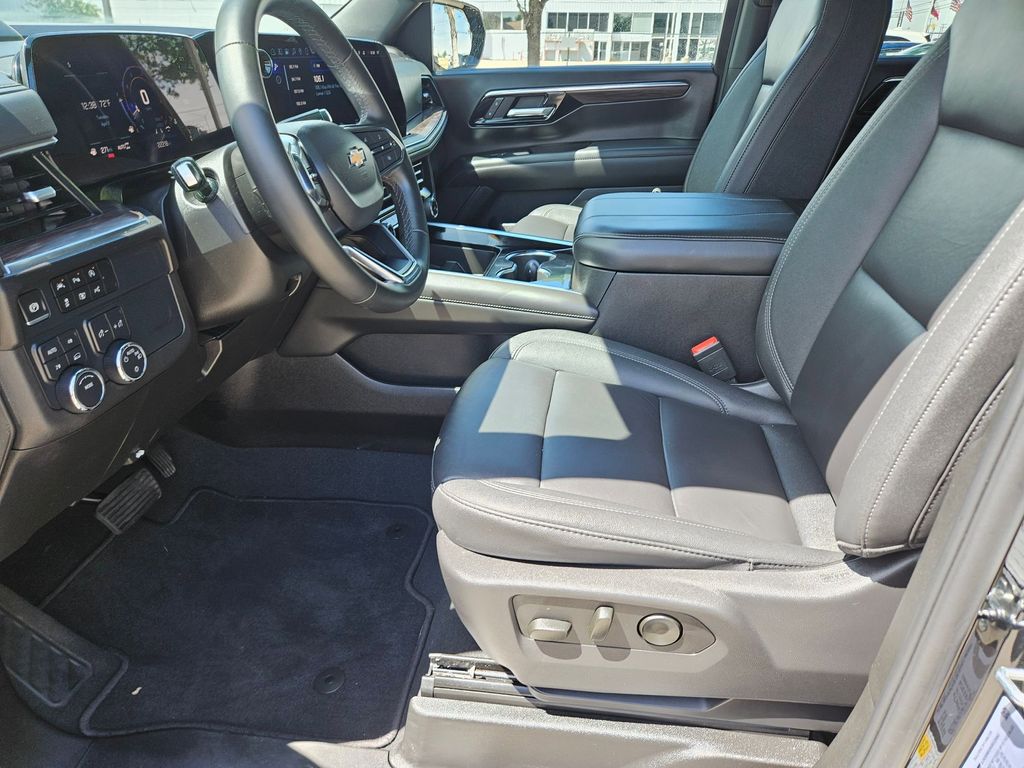 Thumbnail: 2025 Chevrolet Tahoe - 11