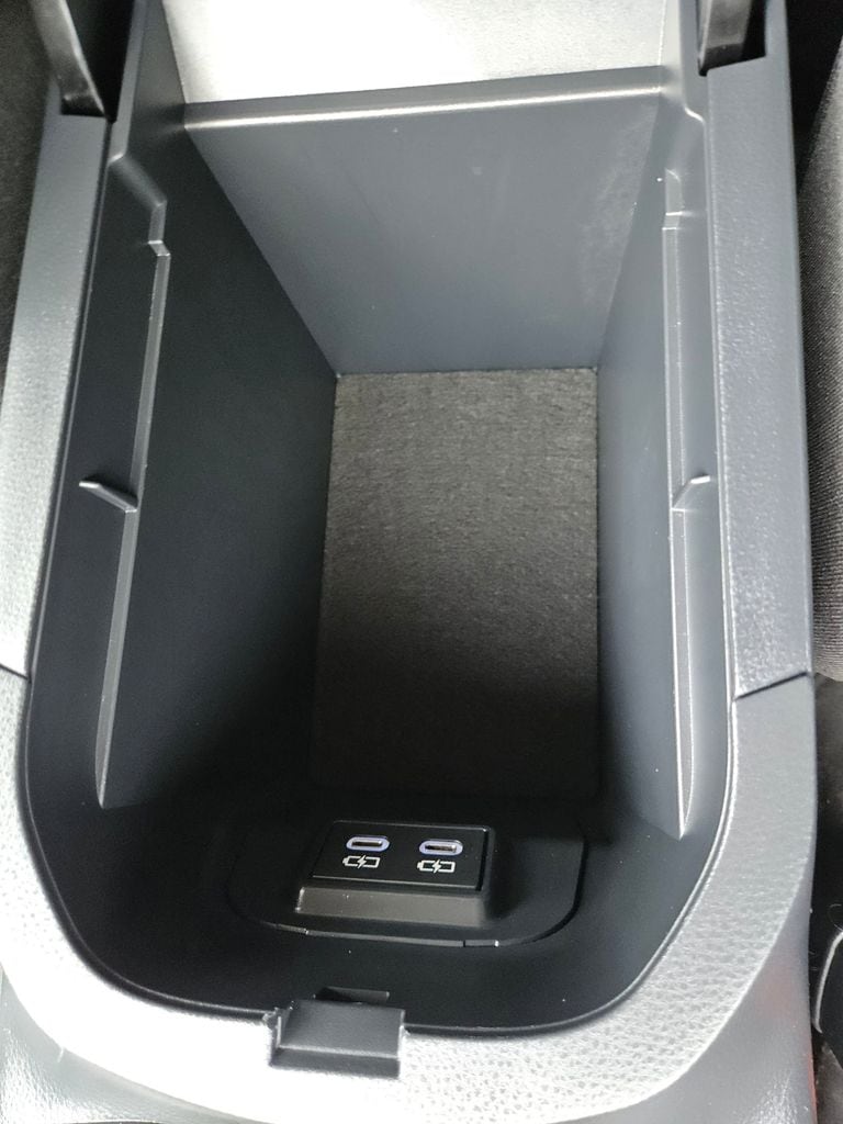 Thumbnail: 2025 Toyota RAV4 - 29