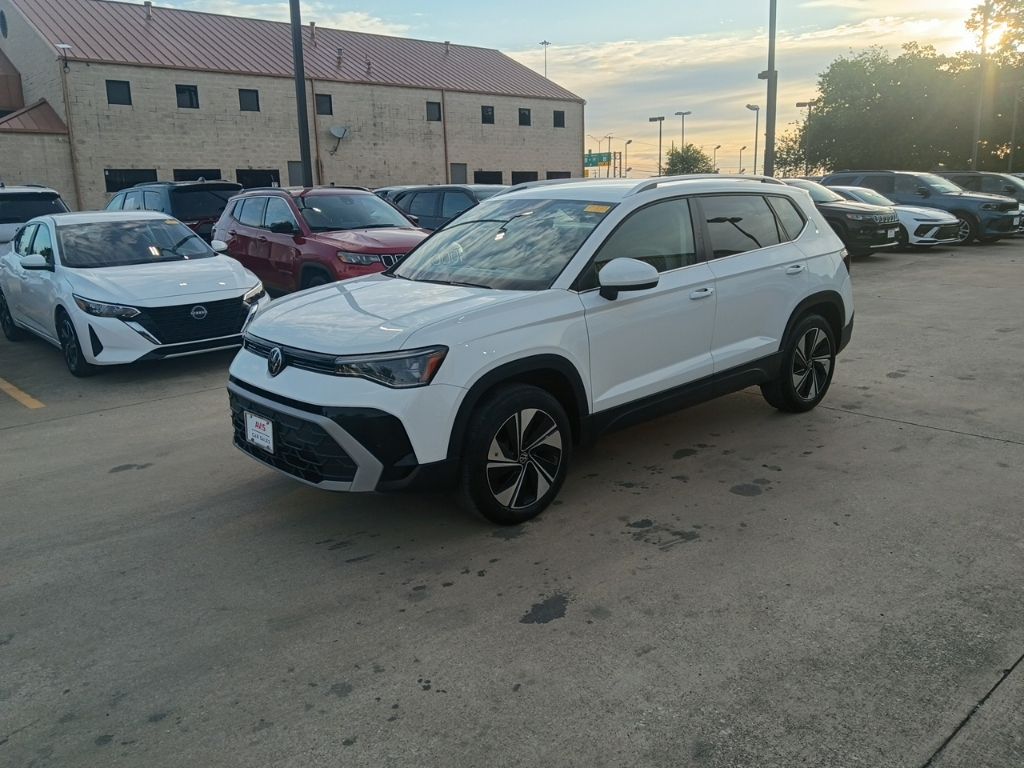 2025 Volkswagen Taos 1.5T SE 4Motion's photo