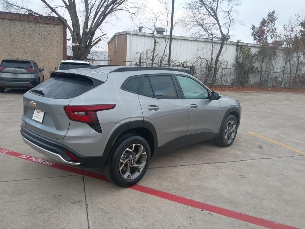 Thumbnail: 2025 Chevrolet Trax - 9