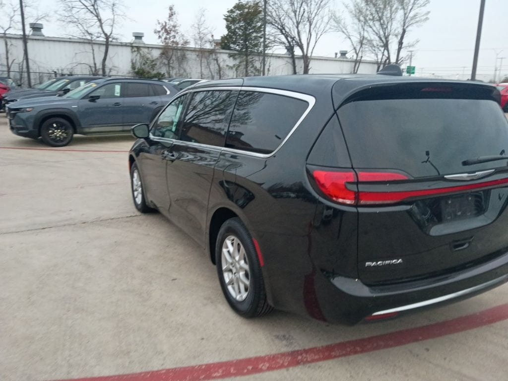 Thumbnail: 2025 Chrysler Pacifica - 11
