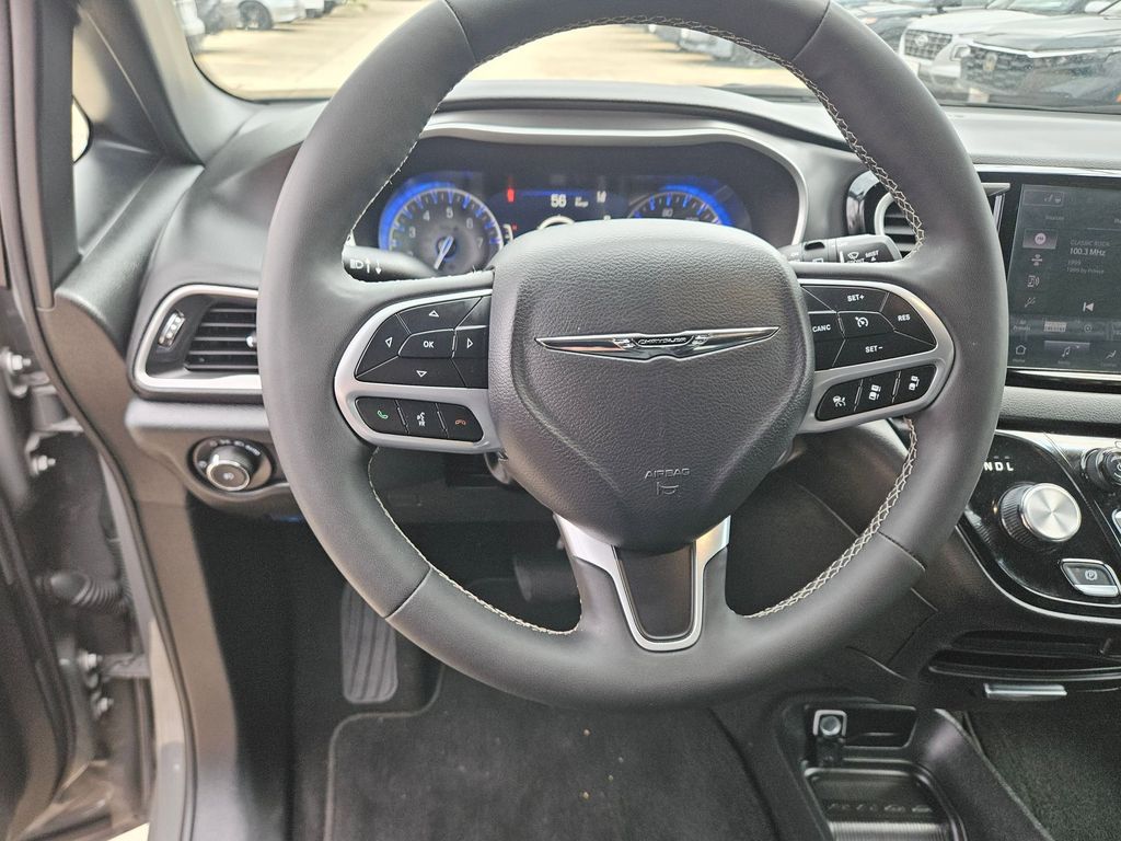 Thumbnail: 2025 Chrysler Pacifica - 18