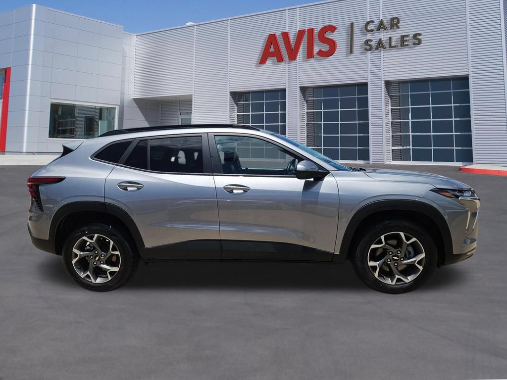 Thumbnail: 2025 Chevrolet Trax - 7