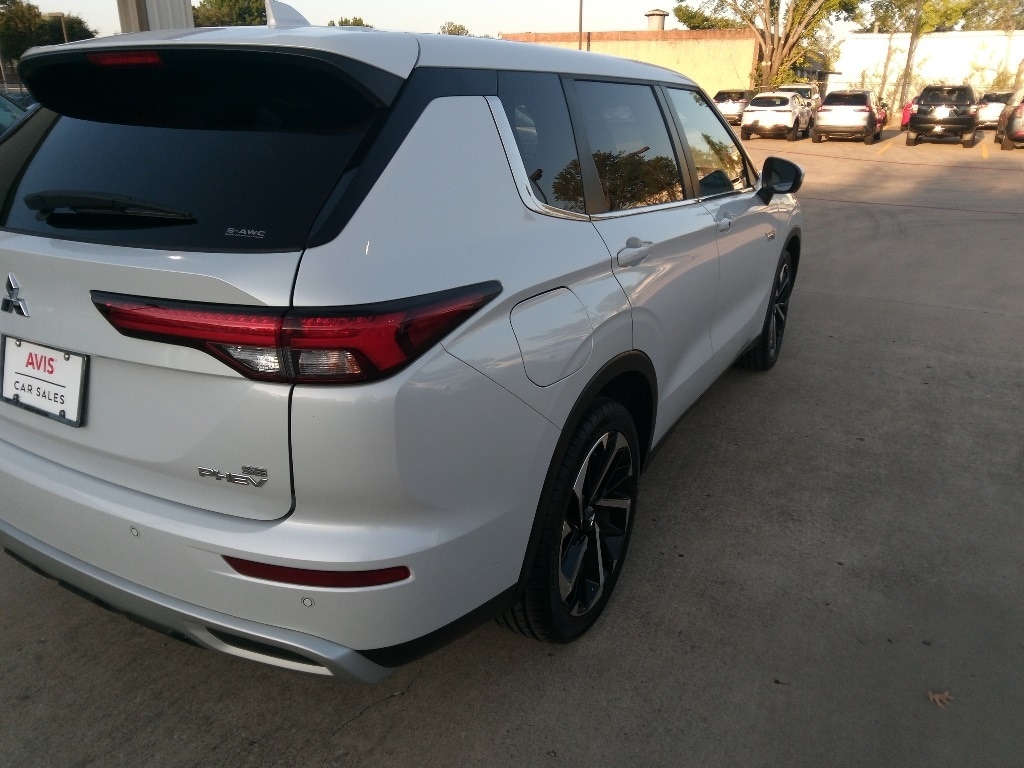 Thumbnail: 2023 Mitsubishi Outlander - 5