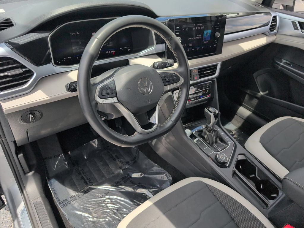 2025 Volkswagen Taos SE - Photo 15