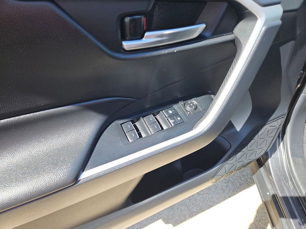 Thumbnail: 2025 Toyota RAV4 - 15