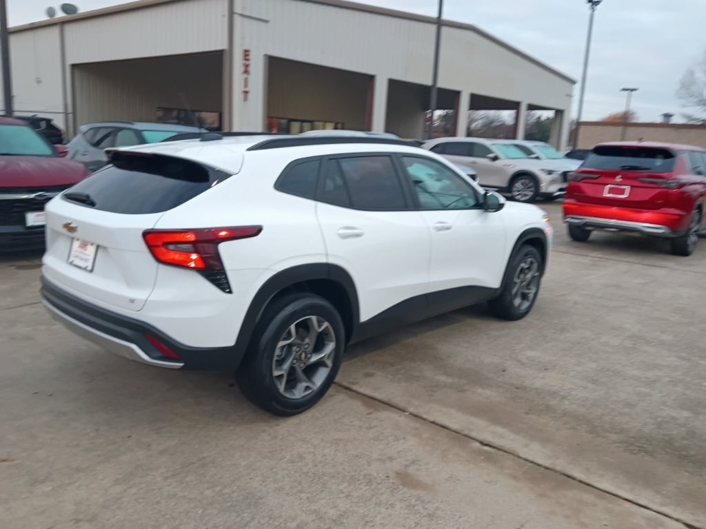 Thumbnail: 2025 Chevrolet Trax - 9