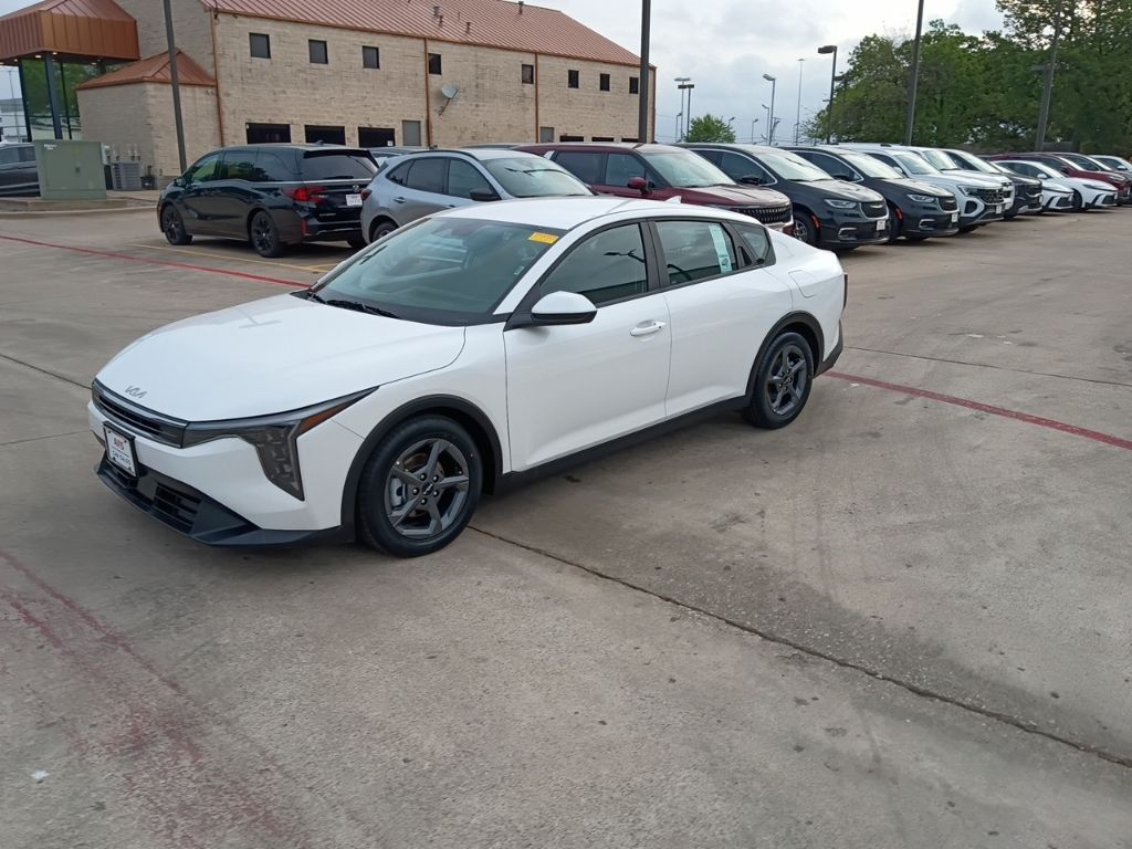 Thumbnail: 2025 Kia K4 - 1
