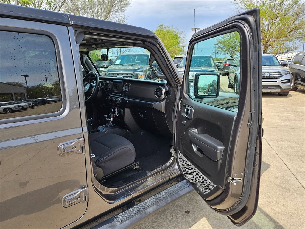 Thumbnail: 2023 Jeep Gladiator - 29