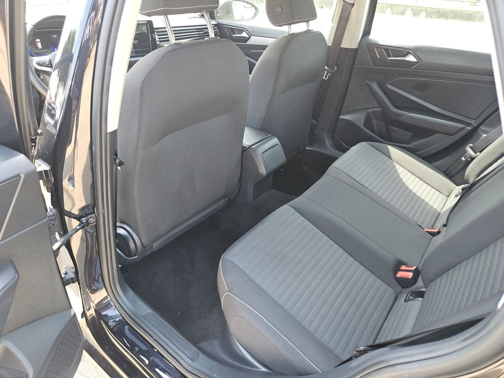 Thumbnail: 2025 Volkswagen Jetta - 28