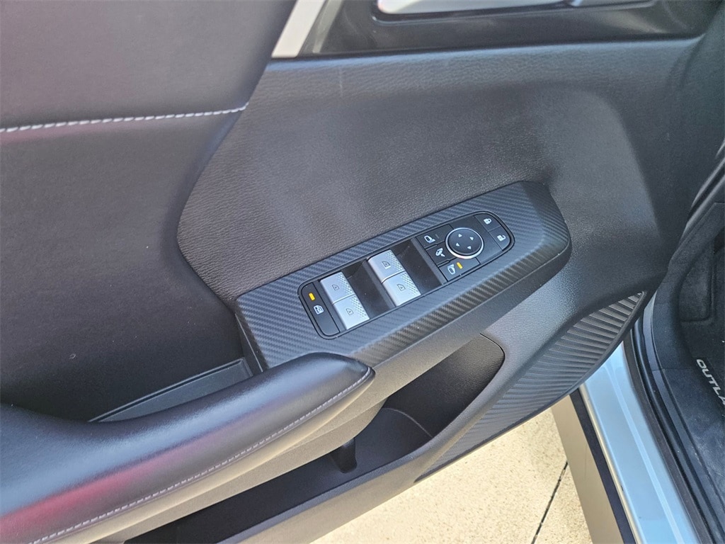 Thumbnail: 2024 Mitsubishi Outlander - 15