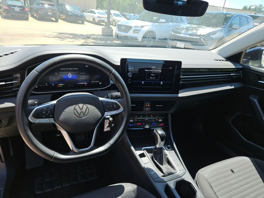 Thumbnail: 2025 Volkswagen Jetta - 16