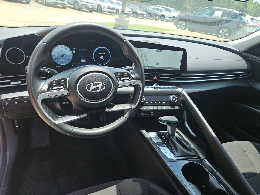 Thumbnail: 2025 Hyundai Elantra - 16
